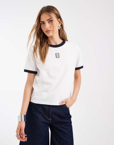Lacoste – Ringer-T-Shirt in Weiß mit mittigem Logo - view 1