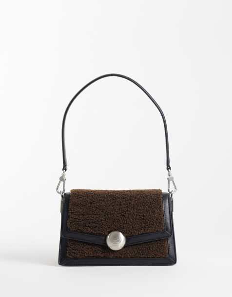 Lacoste sac bandoulière en polaire avec fermoir tennis et détail contrastant marron - view 1