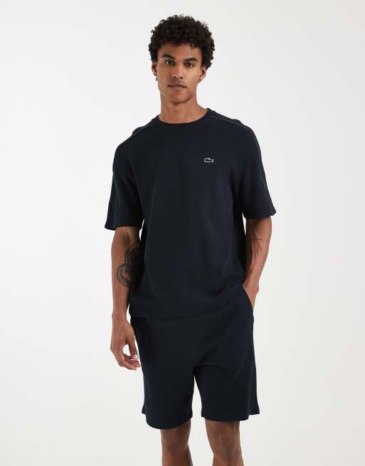 Lacoste – Set aus T-Shirt und Shorts in Schwarz mit Waffelstruktur, 2 von 5