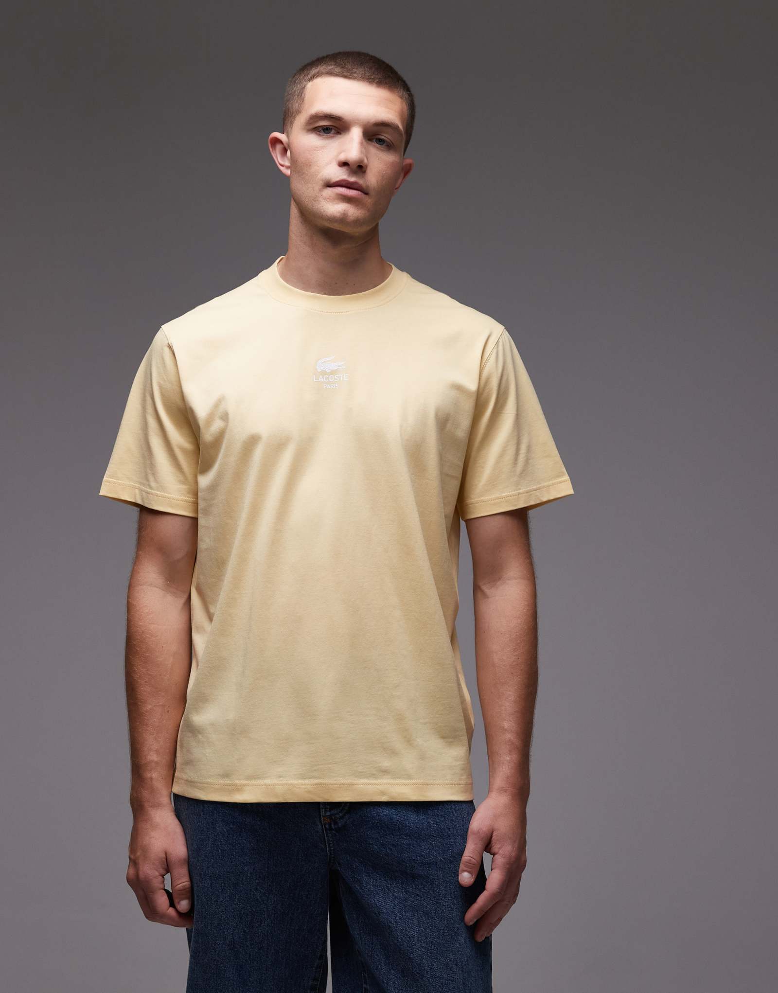 Футболка с маленьким логотипом Lacoste желтого цвета