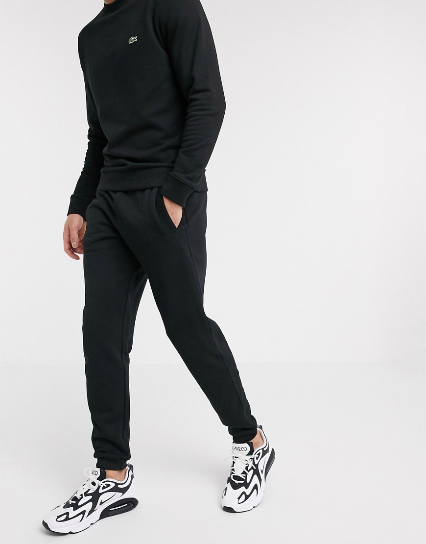 Lacoste – Svarta mjukisbyxor med smal passform och mudd