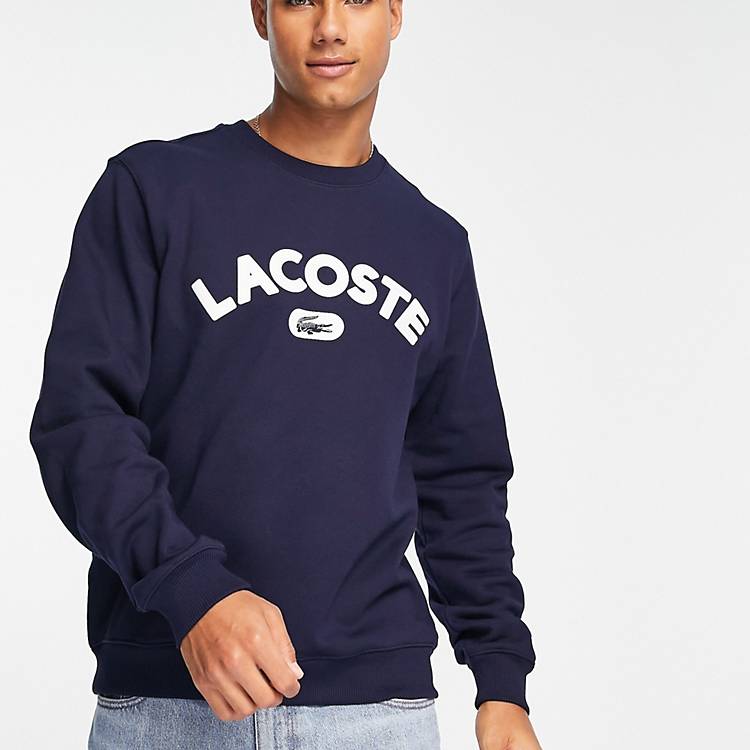 Lacoste – Sweatshirt in Marineblau mit Brust-Logo | ASOS