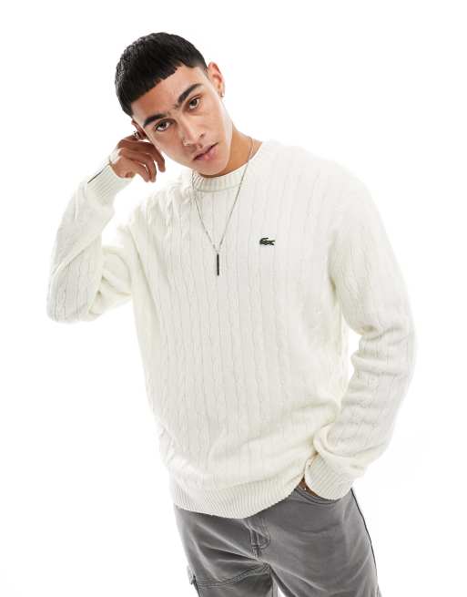 Lacoste – Sweter w kolorze złamanej bieli z dzianiny o warkoczowym splocie