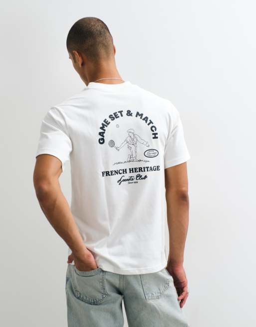 Lacoste t-shirt blanc avec badge heritage et motif graphique au dos
