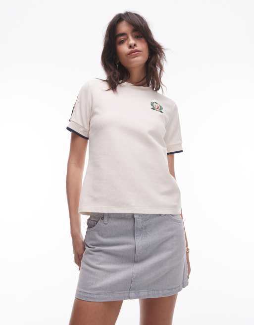 Lacoste - T-shirt in gebroken wit met mouwen, gekleurd randje en tennisembleem, deel van co-ord set