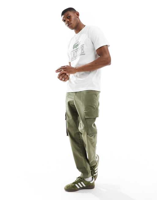 Lacoste – T-Shirt in Weiß mit Grafikprint auf der Vorderseite ASOS