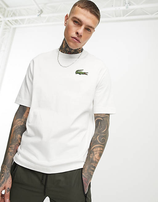 Lacoste – T-Shirt in Weiß mit lockerem Schnitt und großem Logo | ASOS