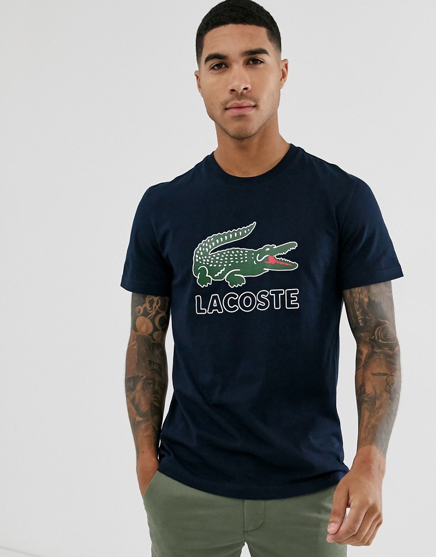 Lacoste - T-shirt met groot logo op de borst in marineblauw