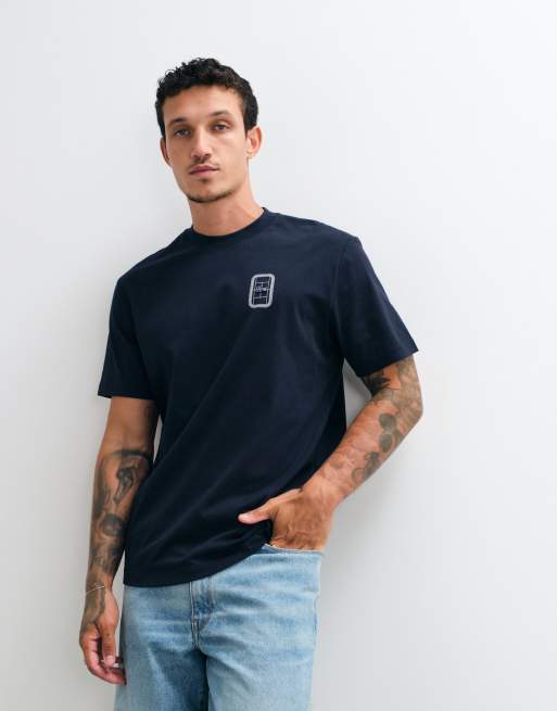 Lacoste T-Shirt mit Grafiklogo und Rückenprint in Marineblau im Classic Fit, 2 von 5