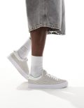 [Lacoste] LacostE Trackserve 223 1 SMA sneakers in neutral 47 STONE