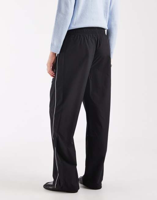 Lacoste water repellant relaxed fit co-ord sweatpants in black , 3 of 5