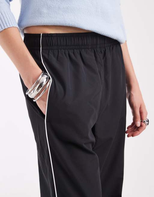 Lacoste water-repellant relaxed fit sweatpants in black (Part of a set) , 5 of 5