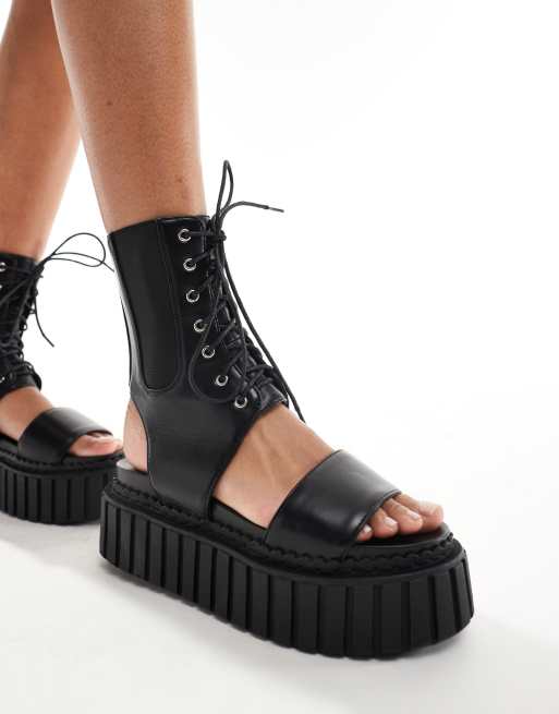 Lamoda – Black Hole – Svarta sandaler med snörning