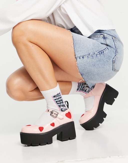 Lamoda - Chaussures à talon chunky en similicuir verni à cœurs rouges - Rose