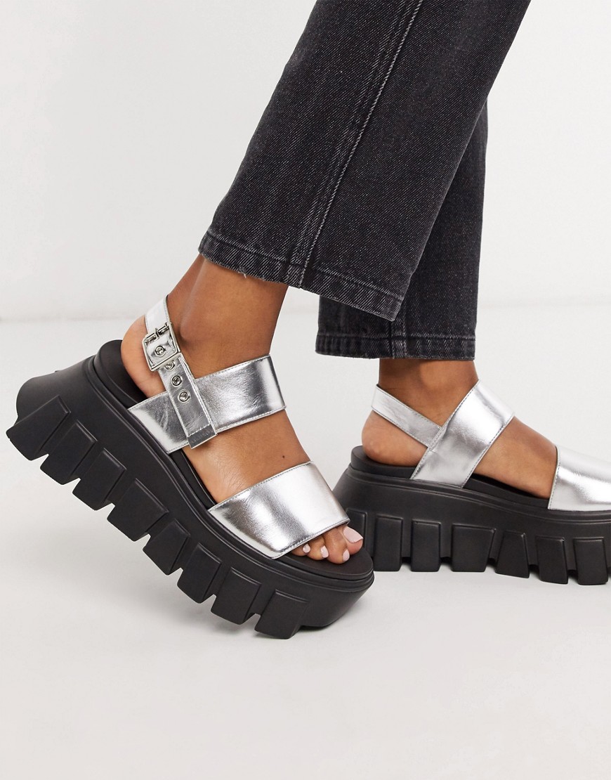 Lamoda - Exclusieve sandalen met dikke zool in zilver