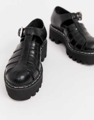 grosse chaussure noir