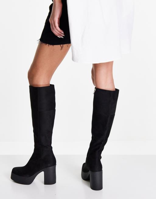 Lamoda – Kniehohe Stiefel in Schwarz mit Wildlederoptik und Plateausohle, 3 von 4