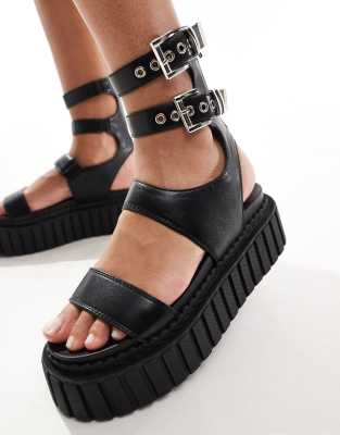 Lamoda - Say Yes - Sandalen in Schwarz mit flacher Plateausohle und hohem Schaft mit Schnallendetails