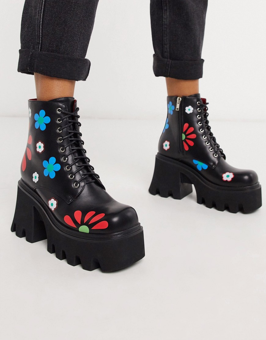 Lamoda – Svarta blommiga boots med klack