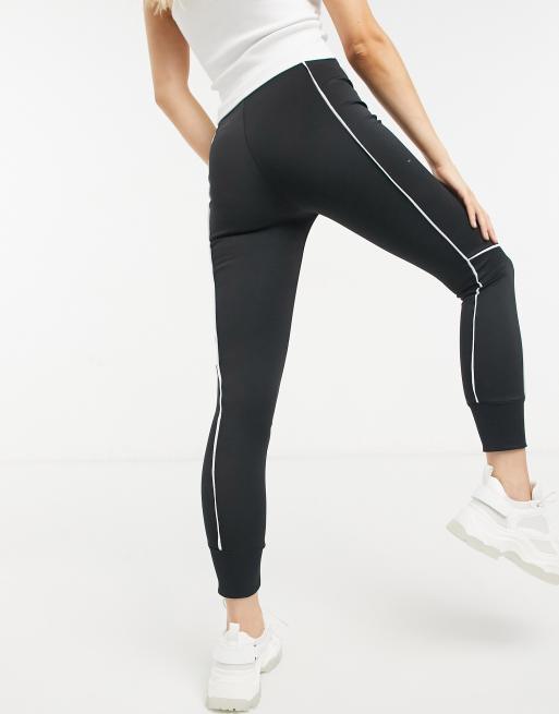Lasula contrast panel legging in black, 2 of 4