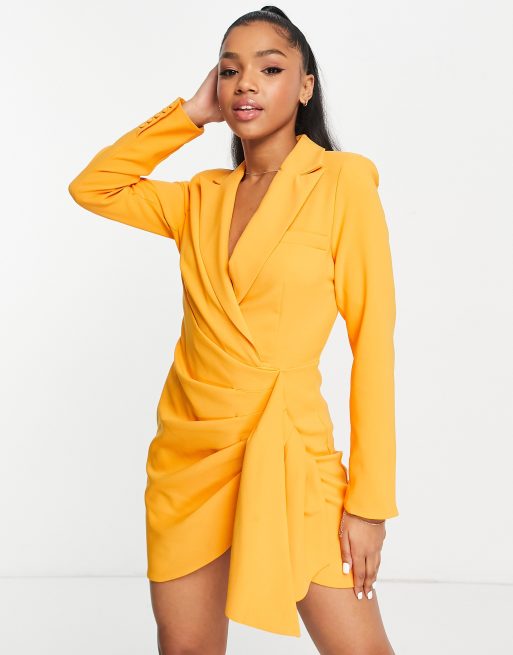 Lavish Alice – Orange kavajklänning med omlottdesign
