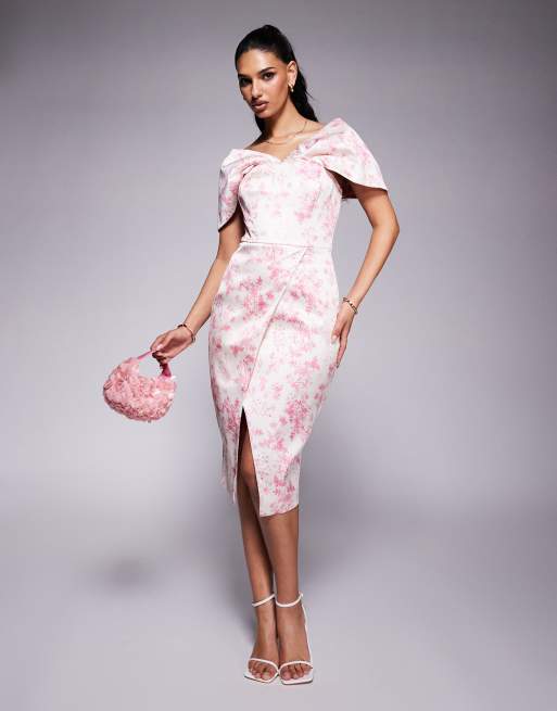 Lavish Alice - Vestito midi drappeggiato bardot in raso doppiato con stampa stile porcellana fucsia