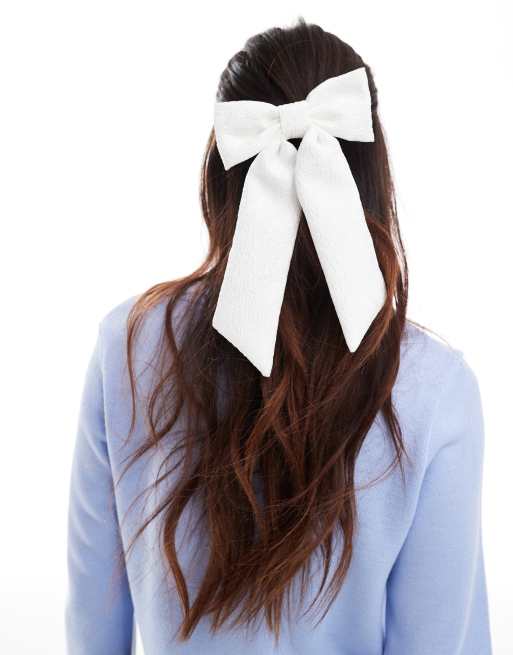Lazo para el cabello blanco bordado de DesignB London