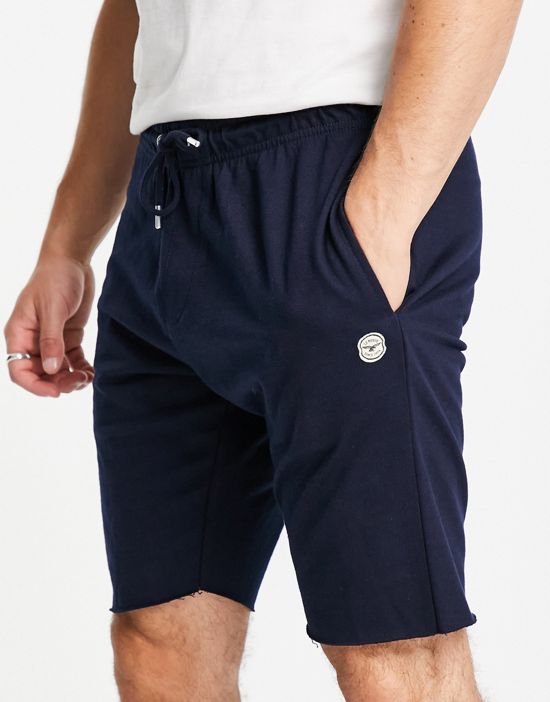 https://images.asos-media.com/products/le-breve-2-pack-raw-edge-jersey-shorts-in-navy-burgundy/202598113-2?$n_550w$&wid=550&fit=constrain