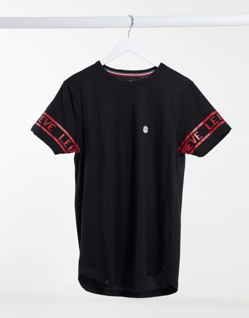 Le Breve Bedrucktes Lounge T Shirt In Schwarz Und Rot Asos