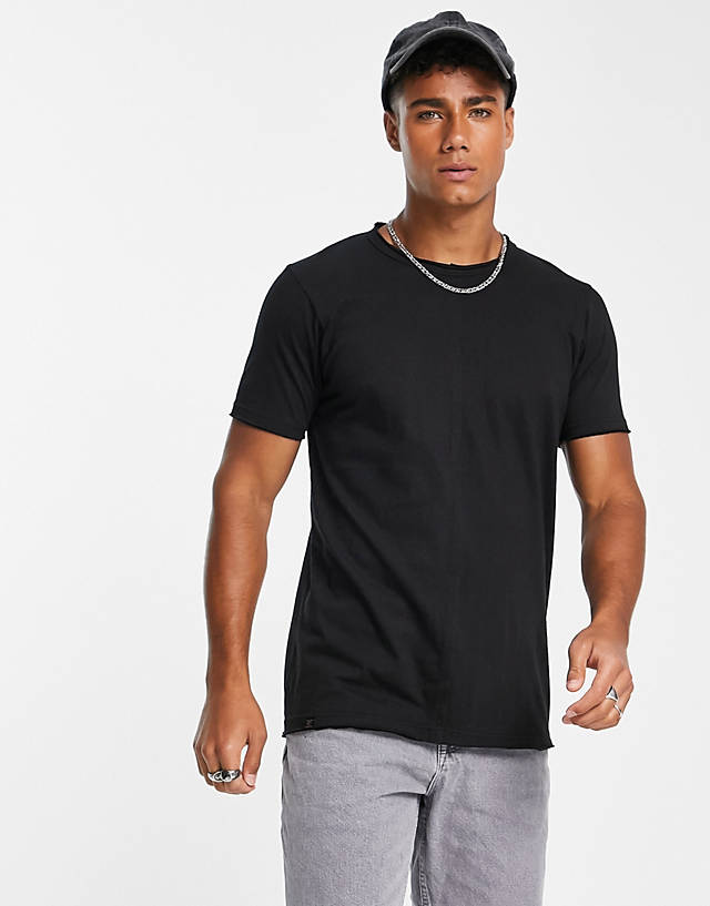 Le Breve - boxy fit split seam t-shirt in black
