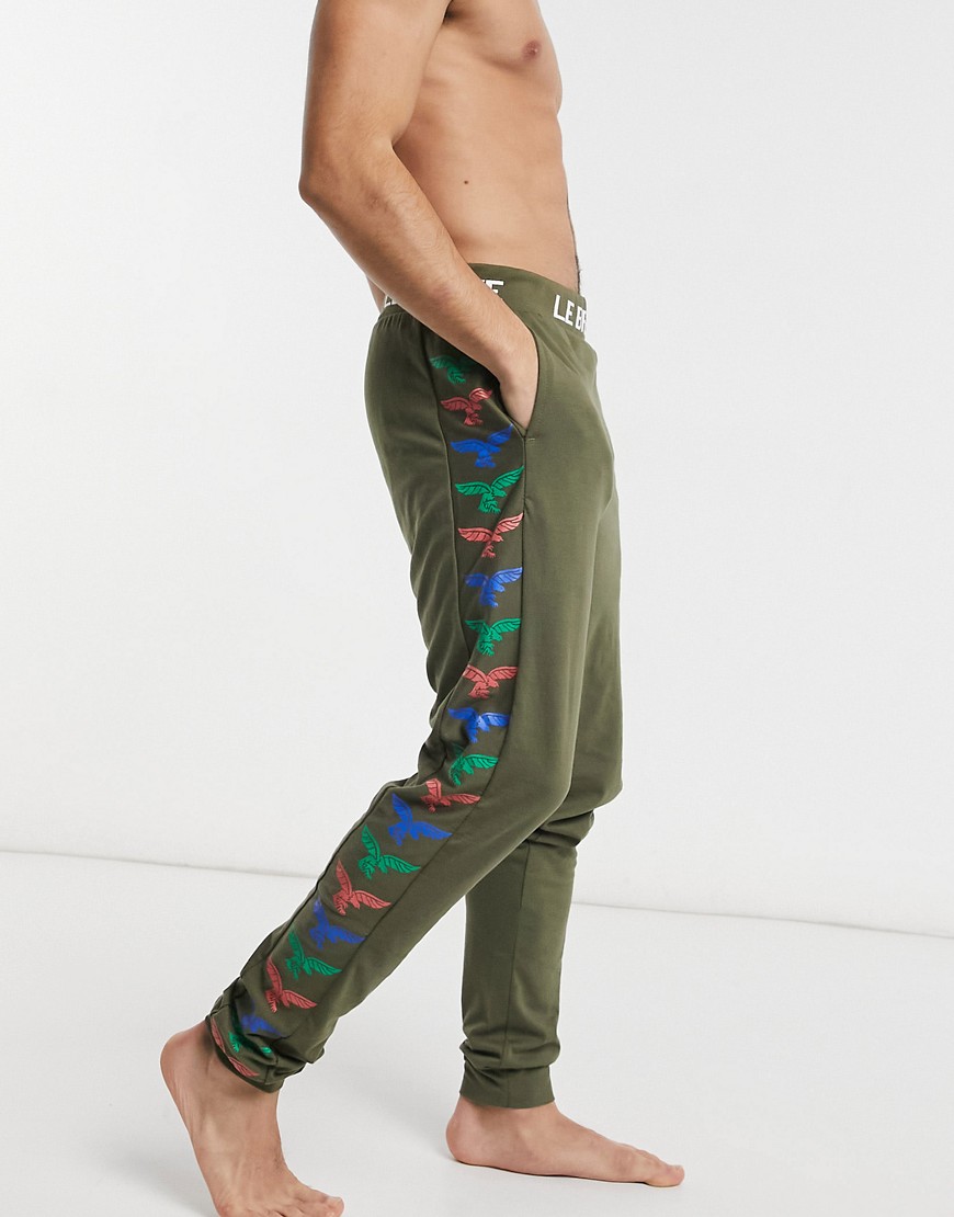 Le Breve lounge sweatpants in khaki with bright logo-Green