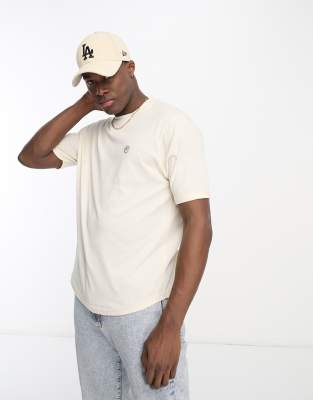 Le Breve roll sleeve T-shirt in cream-White