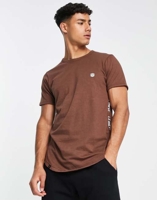 Le Breve - T-shirt d'ensemble confort avec bande griffée au dos - Chocolat