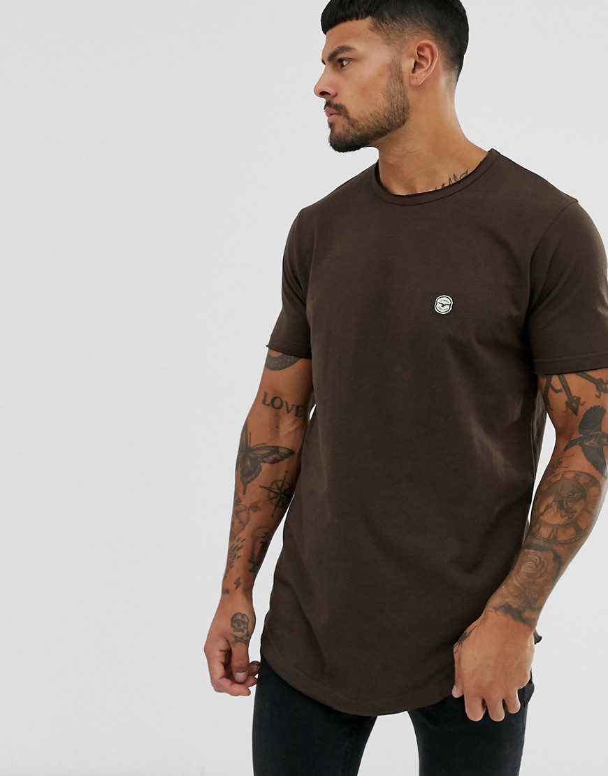 Le Breve – T-shirt i longline-modell med rå kant-Brun