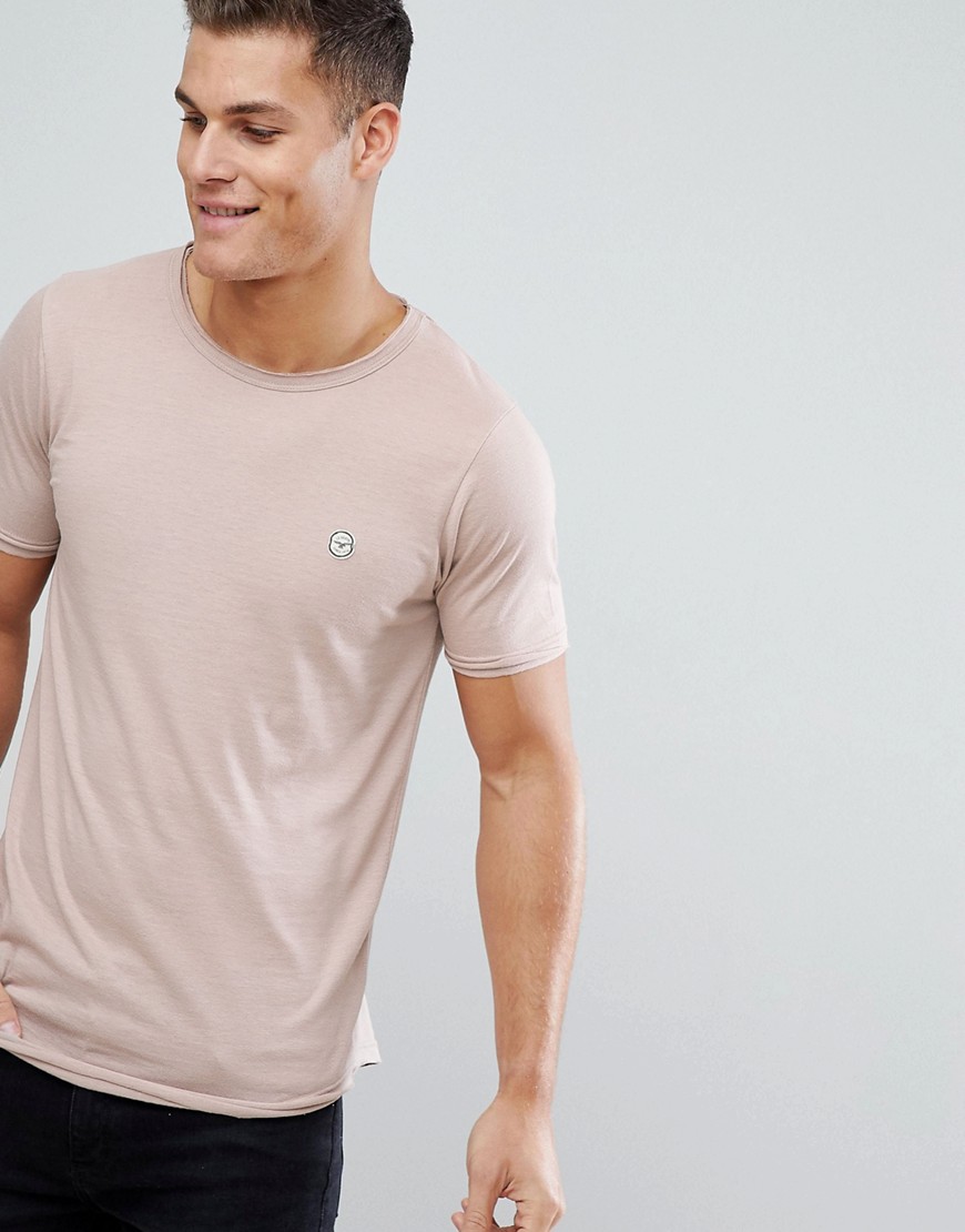 Le Breve – T-shirt i longline-modell med råskuren kant-Beige