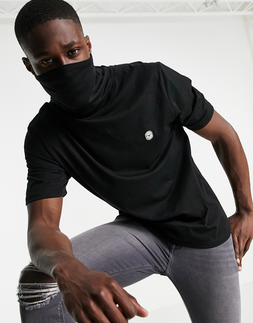 Le Breve t-shirt with fixed snood in black