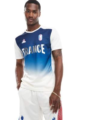 Le Coq Sportif Maillot d entrainement de l equipe de France a logo Jeux Olympiques de Paris 2024 Bleu guimauve effet degrade ASOS