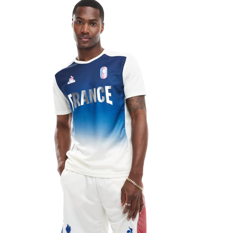 Le Coq Sportif Maillot d entrainement de l equipe de France a logo Jeux Olympiques de Paris 2024 Bleu guimauve effet degrade ASOS