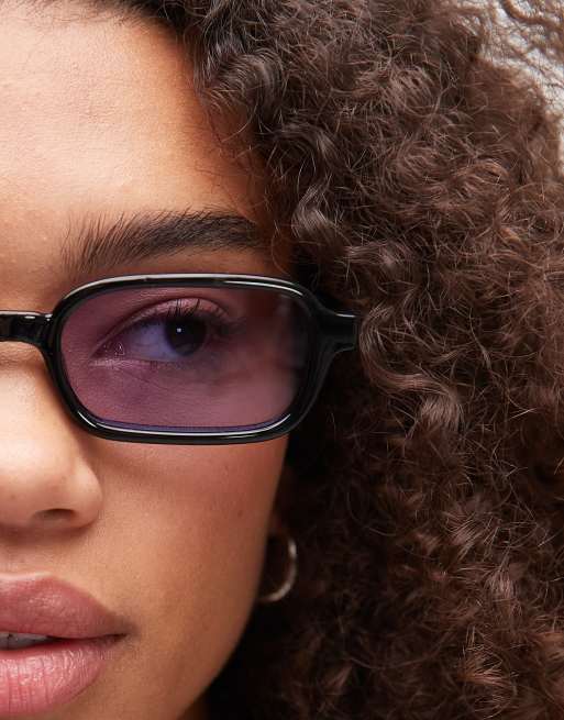 Le Specs – Pilferer – Czarne prostokątne okulary przeciwsłoneczne z liliowymi szkłami, 3 z 3