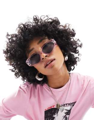 Le Specs under wraps cat eye sunglasses in pink φωτογραφία