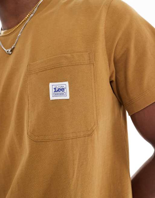 Lee - Arbejdstøj - Gyldenbrun T-shirt med lomme med logo i afslappet pasform, 3 af 4