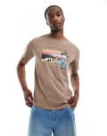 [Lee] Lee camp buddy print t-shirt in pebble brown XL PEBBLE BROWN