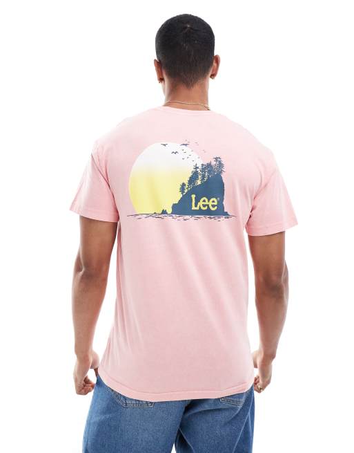 Lee – Camp – Różowy T-shirt z nadrukiem na plecach