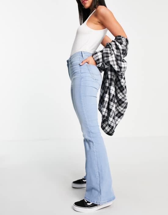 https://images.asos-media.com/products/lee-high-rise-70s-kick-flare-jeans-in-blue/200790483-1-blue?$n_550w$&wid=550&fit=constrain