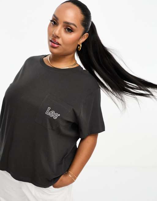 LEE Plus – Kastiges T-Shirt in verwaschenem Schwarz mit Brusttasche und Logo