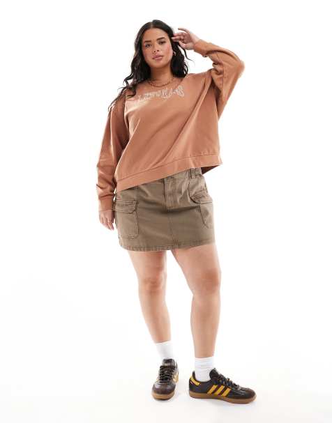 Lee plus varsity logo crew neck sweatshirt in brown - view 1