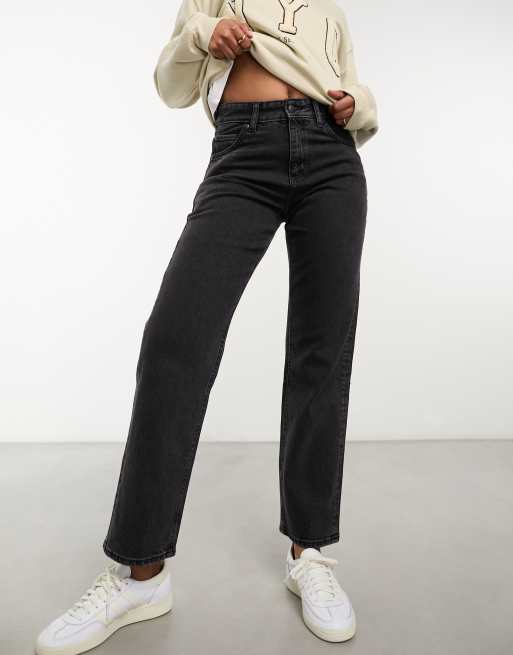 https://images.asos-media.com/products/lee-rider-classic-straight-fit-jean-in-washed-black/205388856-1-intotheshadow?$n_640w$&wid=513&fit=constrain