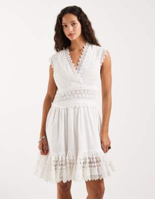 Robe volantée courte style bohème à col V - Blanc M