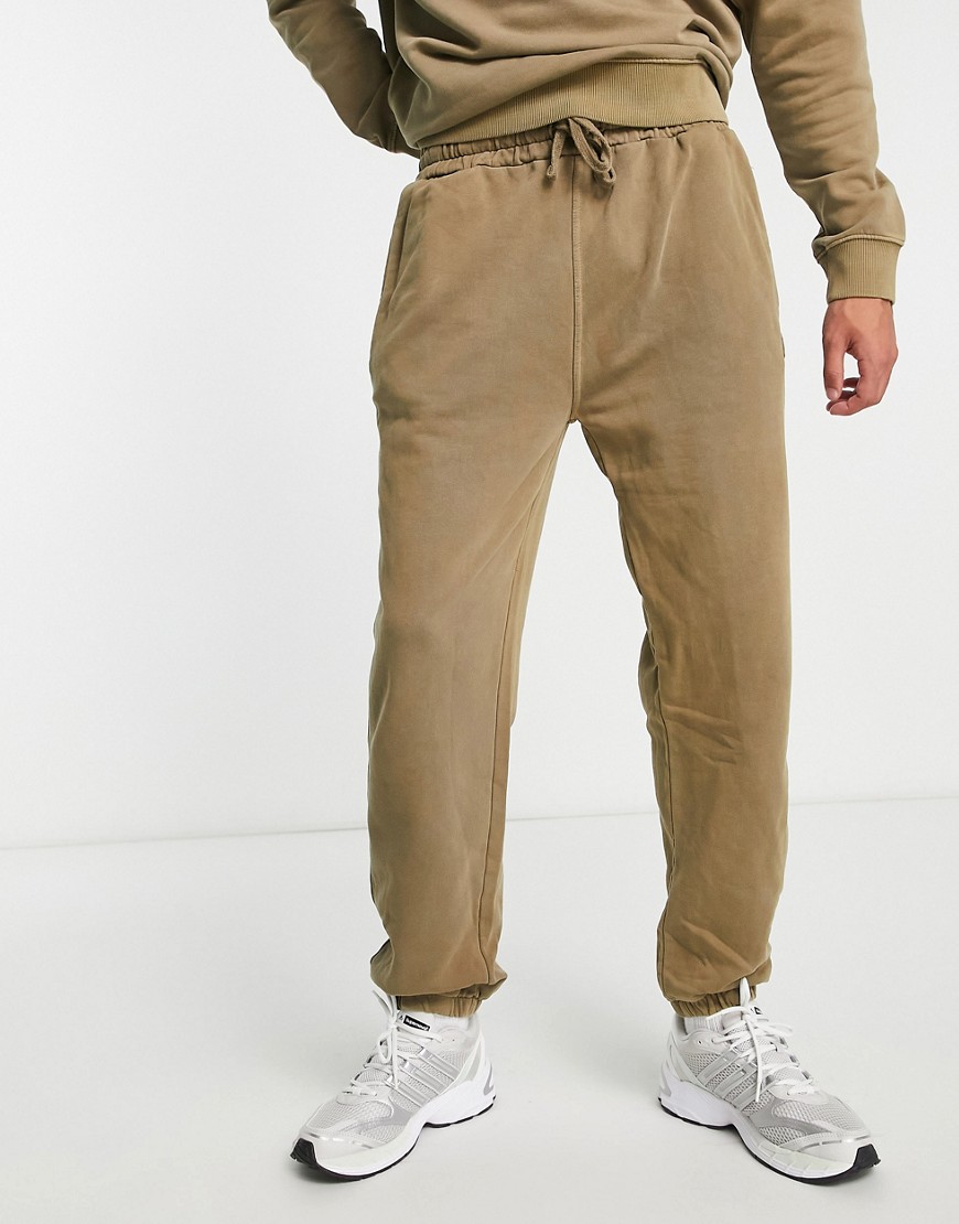 Lee tonal logo relaxed fit cuffed sweatpants in tan wash-Brown