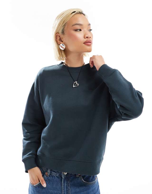 Lee - tonal small logo sweatshirt in washed black